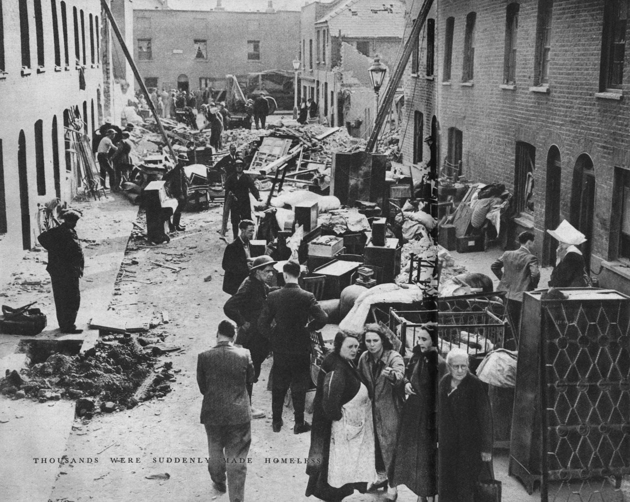 أصبح الآلاف بلا مأوى فجأة ، c1940 1942 بواسطة غير معروف