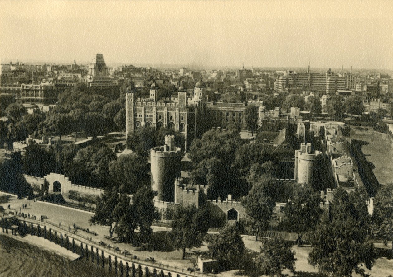 برج لندن. منظر عام من الجنوب ، ج 1920. بواسطة غير معروف