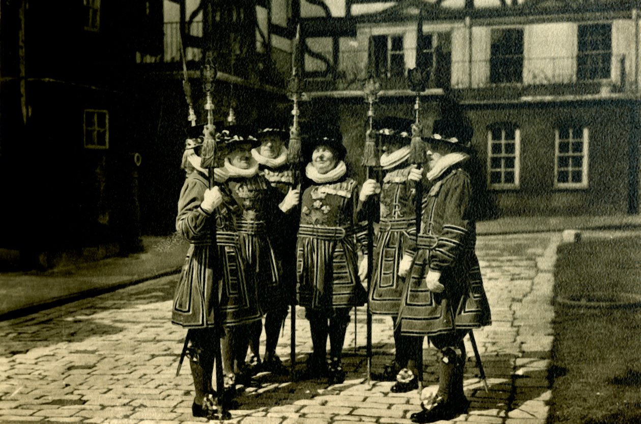 برج لندن Yeoman Warders ، c1920. بواسطة غير معروف