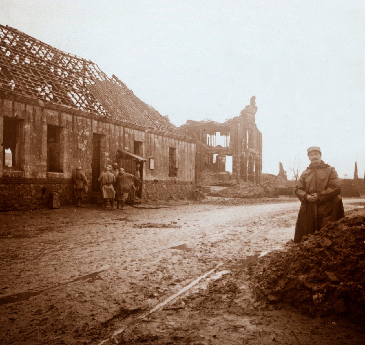 قاعة المدينة في Ablain-Saint-Nazaire ، شمال فرنسا ، c1914-c1918. بواسطة غير معروف