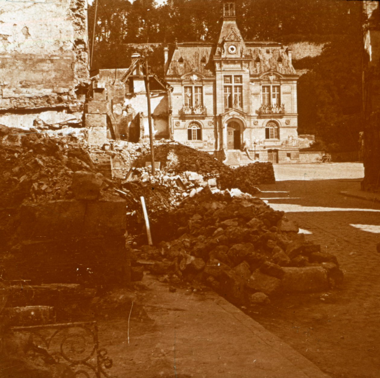 قاعة المدينة ، شاتو تيري ، فرنسا ، c1914-c1918 بواسطة غير معروف