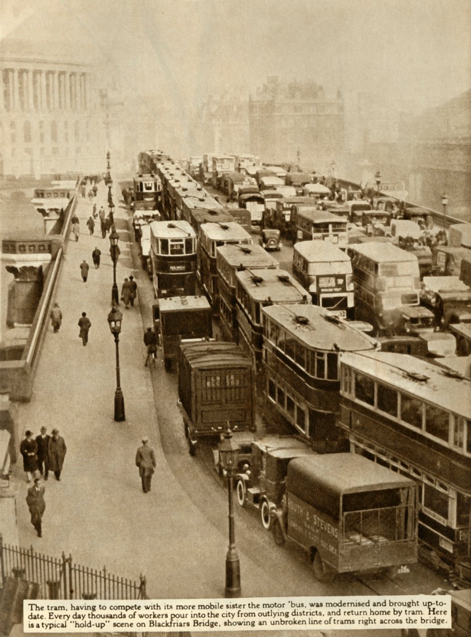 ازدحام المرور على جسر بلاكفرايرز ، لندن ، 1935. بواسطة غير معروف