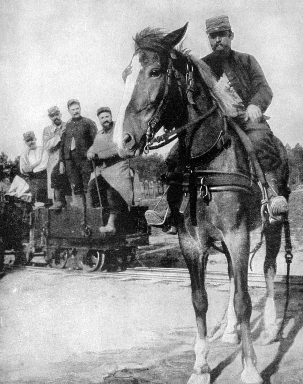 النقل في غابة أرجون ، فرنسا ، 1915 بواسطة غير معروف