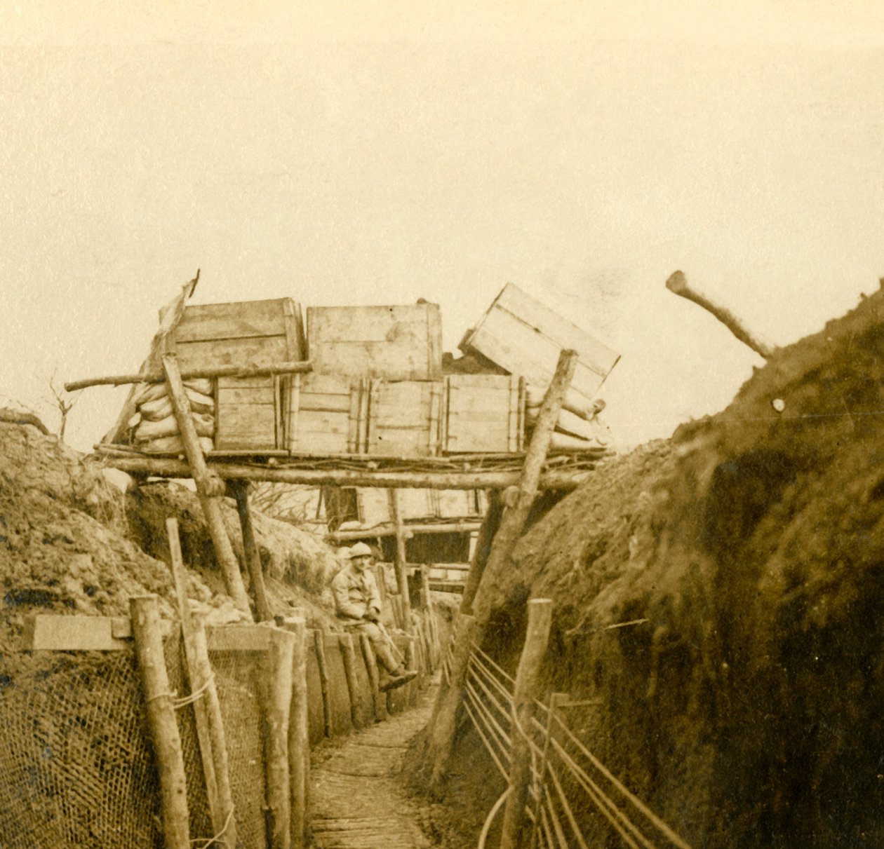 الخنادق بالقرب من Les Éparges ، شمال فرنسا ، c1914-c1918. بواسطة غير معروف