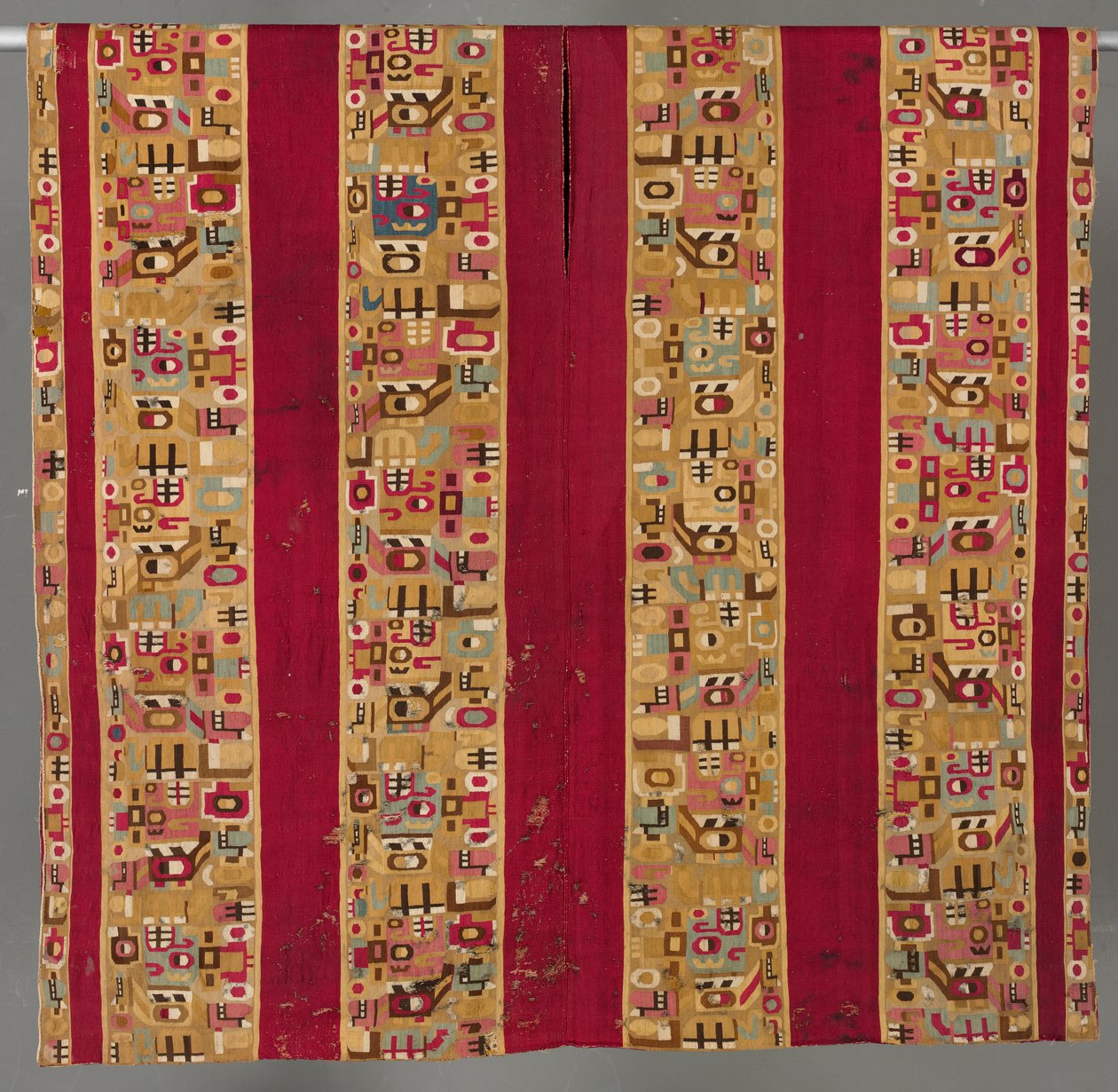 تونيك بمضحي ، 600-1000. بواسطة غير معروف