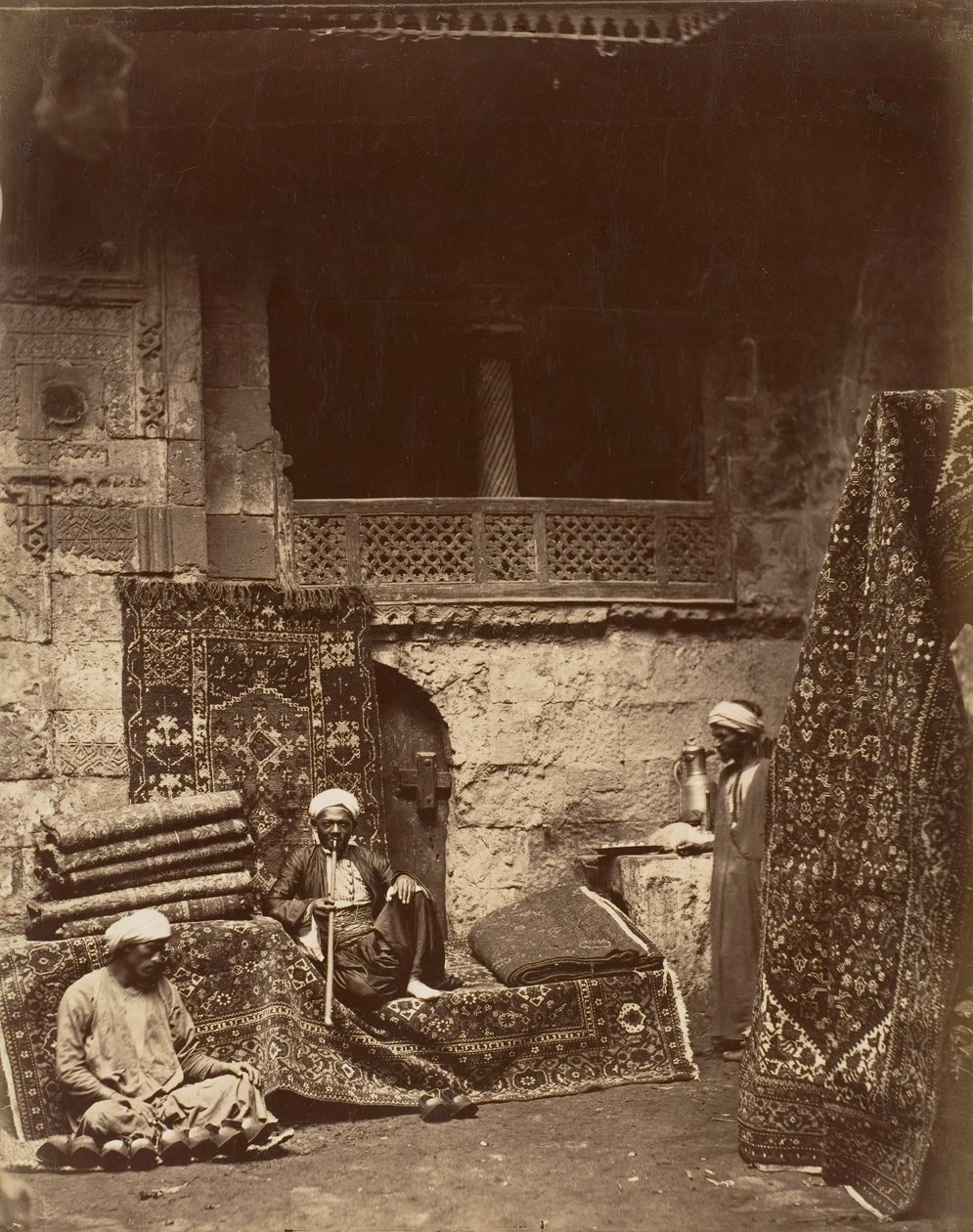 بازار السجاد التركي ، القاهرة ، كاليفورنيا. 1880. بواسطة غير معروف