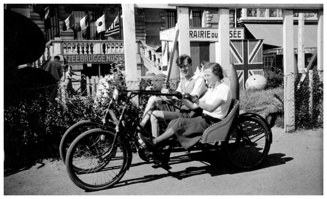 دراجة ثلاثية العجلات ذات مقعدين ، Zeebrugge ، بلجيكا ، 1936 بواسطة غير معروف