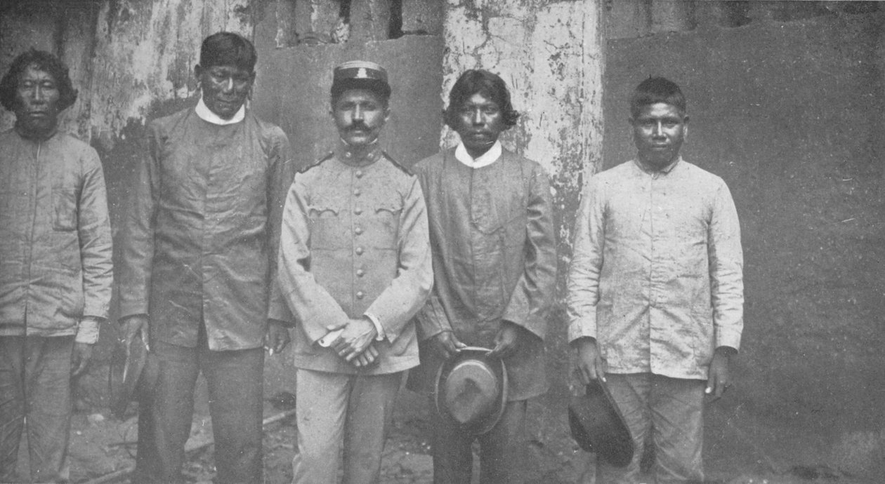 تيمبيراس هنود ولاية مارانهاو. الملازم بيدرو دانتاس ومترجموه ، 1914 بواسطة غير معروف