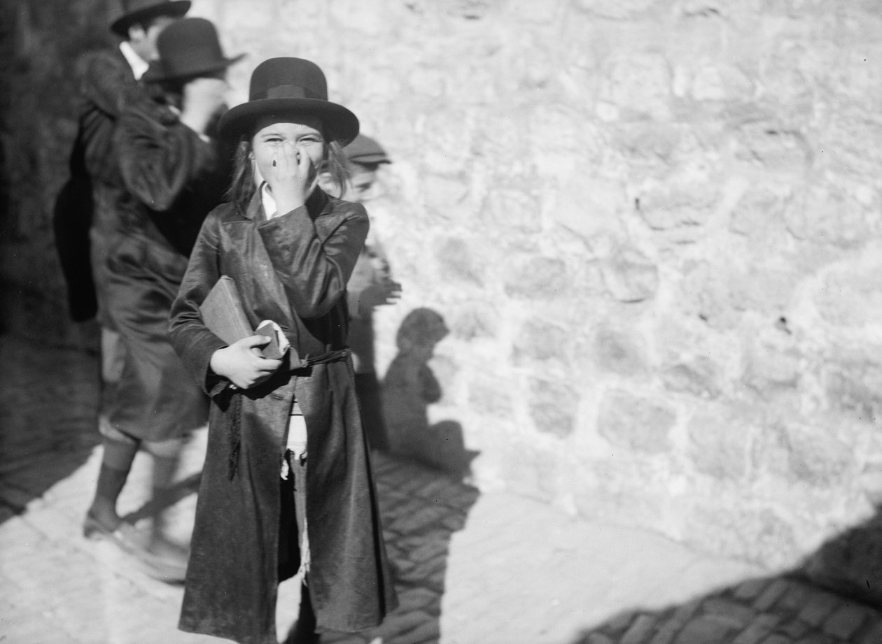 أنواع حائط المبكى عند اليهود ، حوالي 1934-1939 (صورة بالأبيض والأسود) بواسطة غير معروف