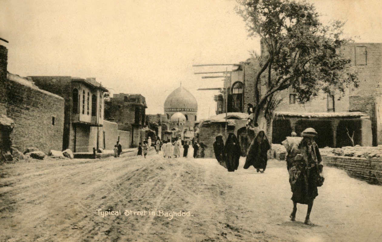 شارع نموذجي في بغداد ، c1918-c1939. بواسطة غير معروف