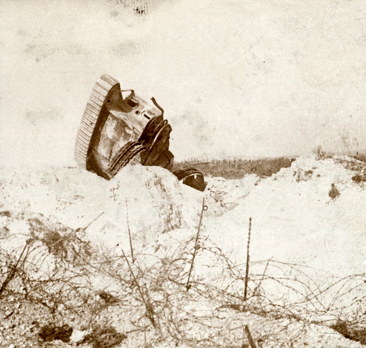 أسفل الخزان التالف ، c1914-c1918 بواسطة غير معروف