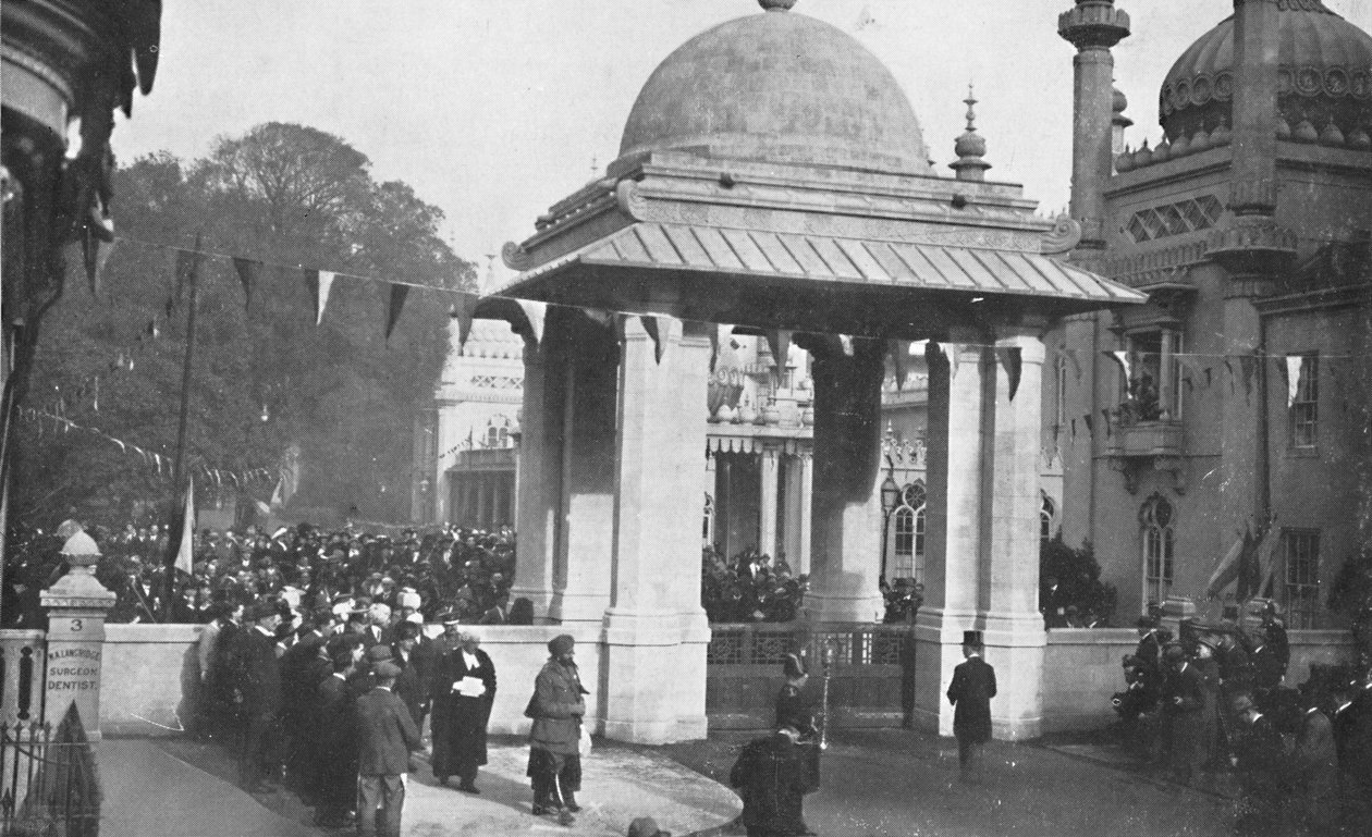 إزاحة الستار عن البوابة التذكارية الهندية بواسطة مهراجا باتيالا ، 26 أكتوبر 1921 ، 1939. بواسطة غير معروف