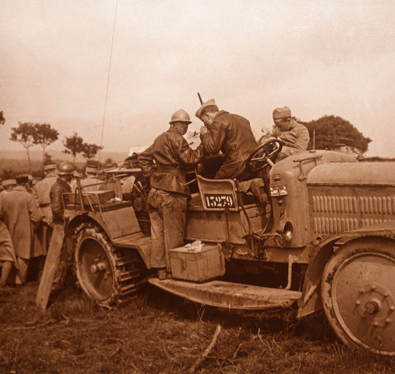 استخدام الونش لبالون وابيل ، السوم ، شمال فرنسا ، c1914-c1918. بواسطة غير معروف