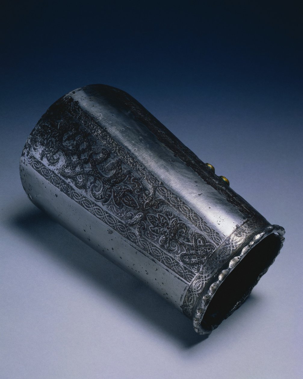 Vambrace ، ج. 1560. بواسطة غير معروف