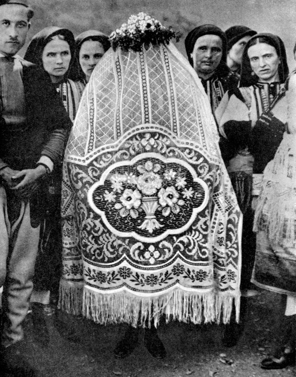 عروس محجبة ، جنوب صربيا ، 1936 بواسطة غير معروف