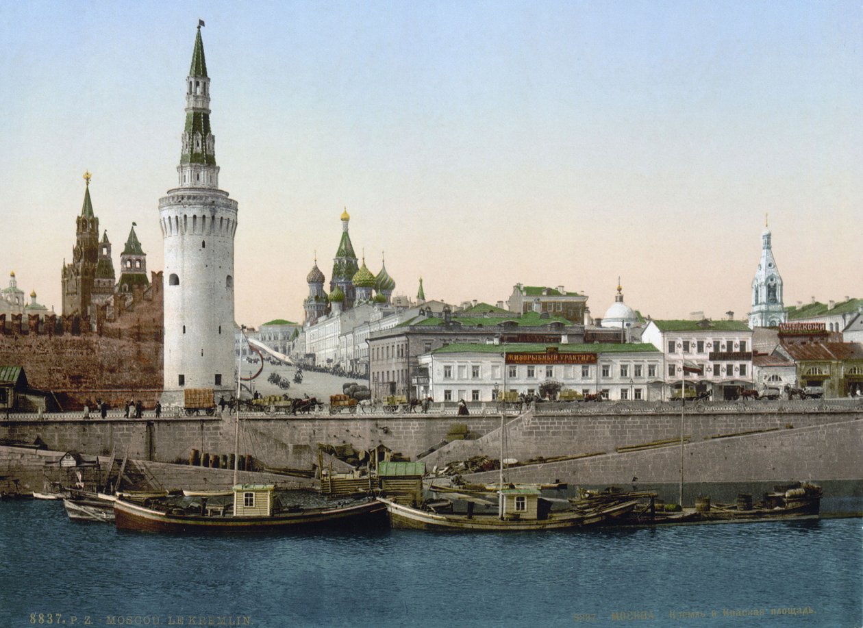 منظر لمنحدر St Basils ، المنظر من نهر Moskva ، موسكو ، روسيا ، c1890-c1905 بواسطة غير معروف