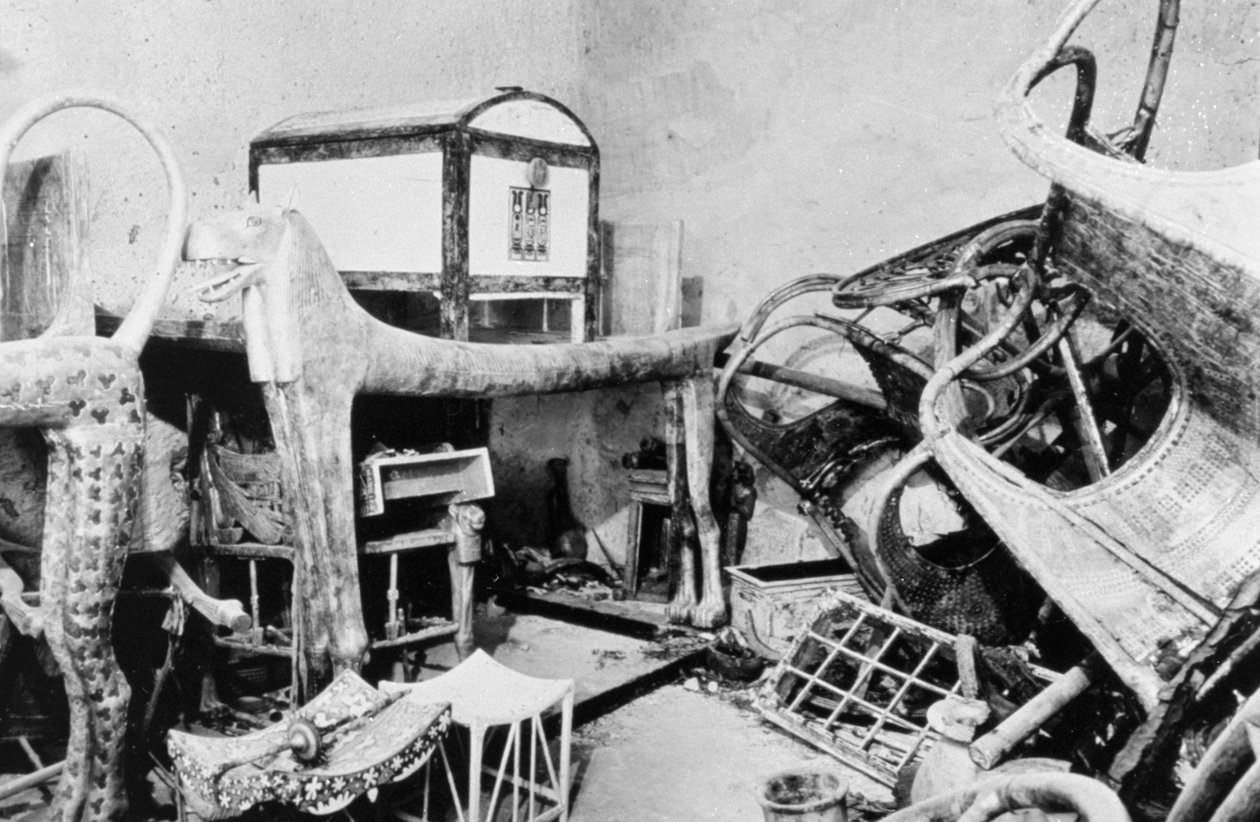 منظر لغرفة انتظار مقبرة توت عنخ آمون ، وادي الملوك ، مصر ، 1922 بواسطة غير معروف