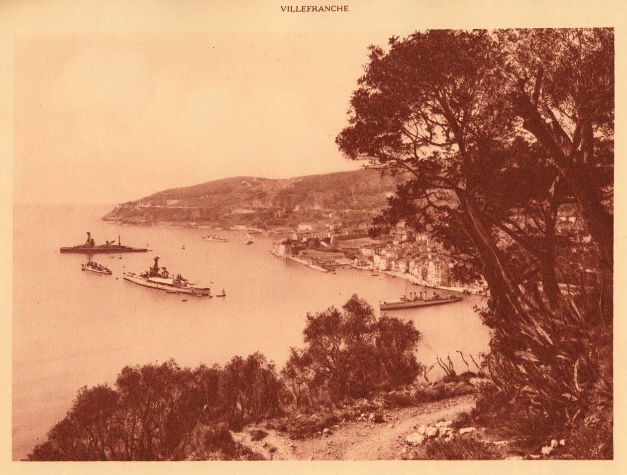 منظر للبلدة و Roadstead ، Villefranche ، 1930. بواسطة غير معروف