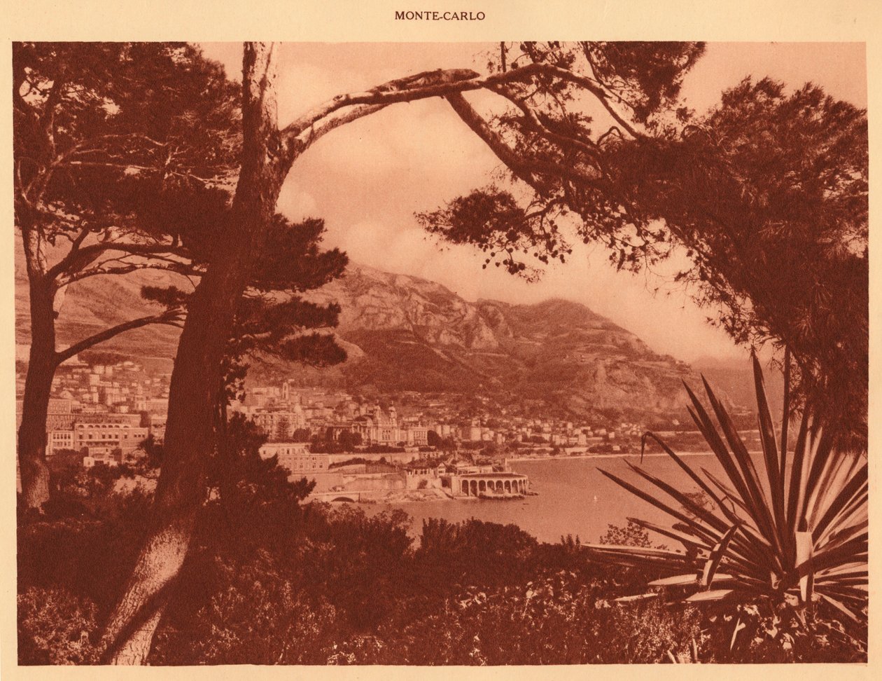 منظر مأخوذ من مونت كارلو من موناكو ، 1930. بواسطة غير معروف