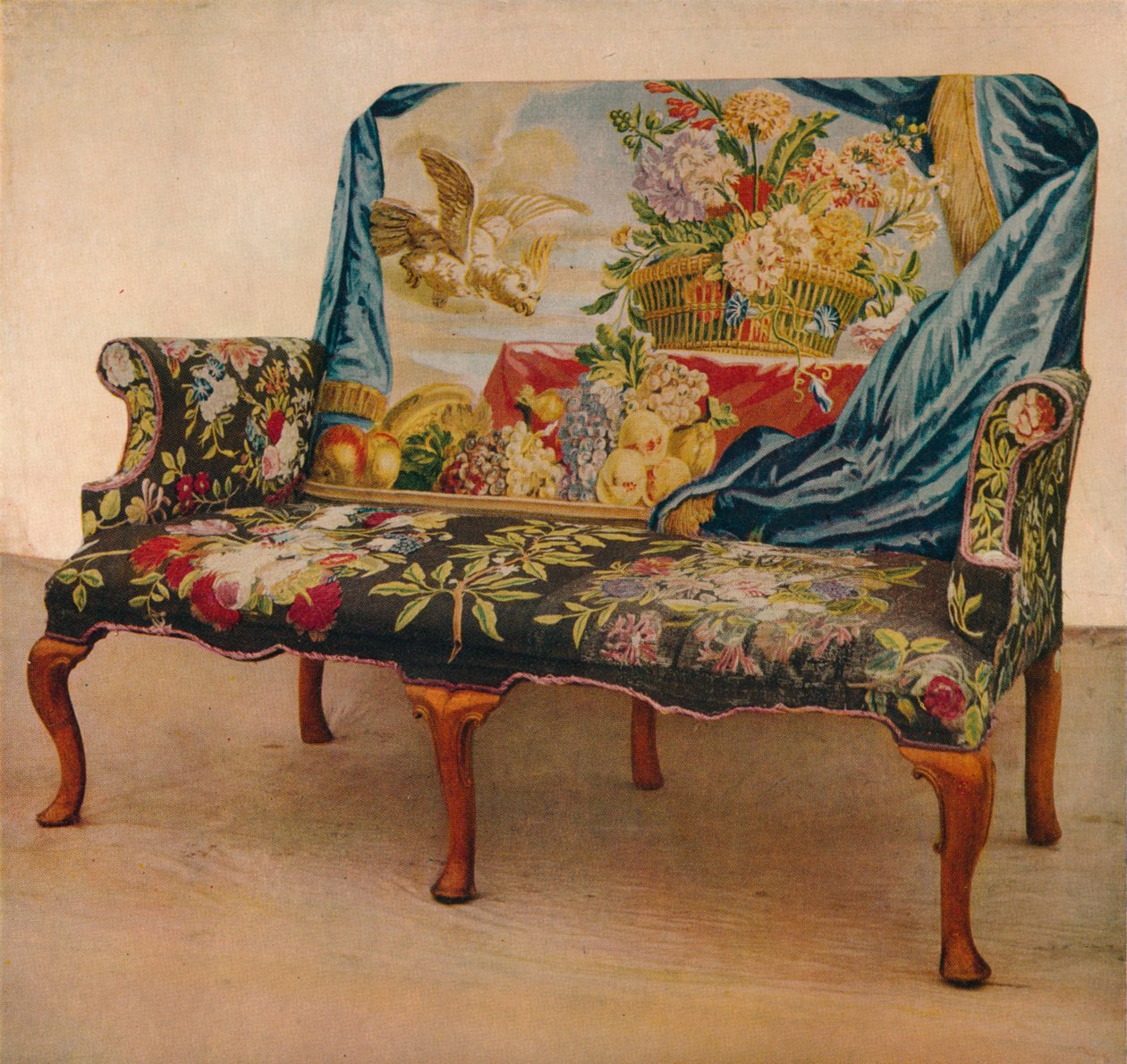 أريكة الجوز مع نسيج سوهو ، c1730 ، 1929 بواسطة غير معروف