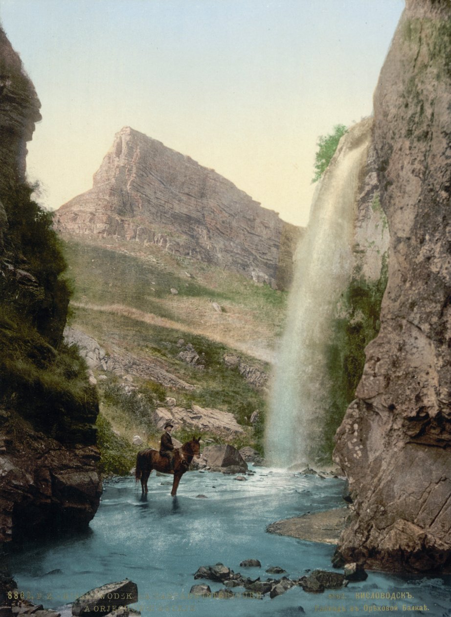 شلال بالقرب من كيسلوفودسك ، روسيا ، c1895 بواسطة غير معروف