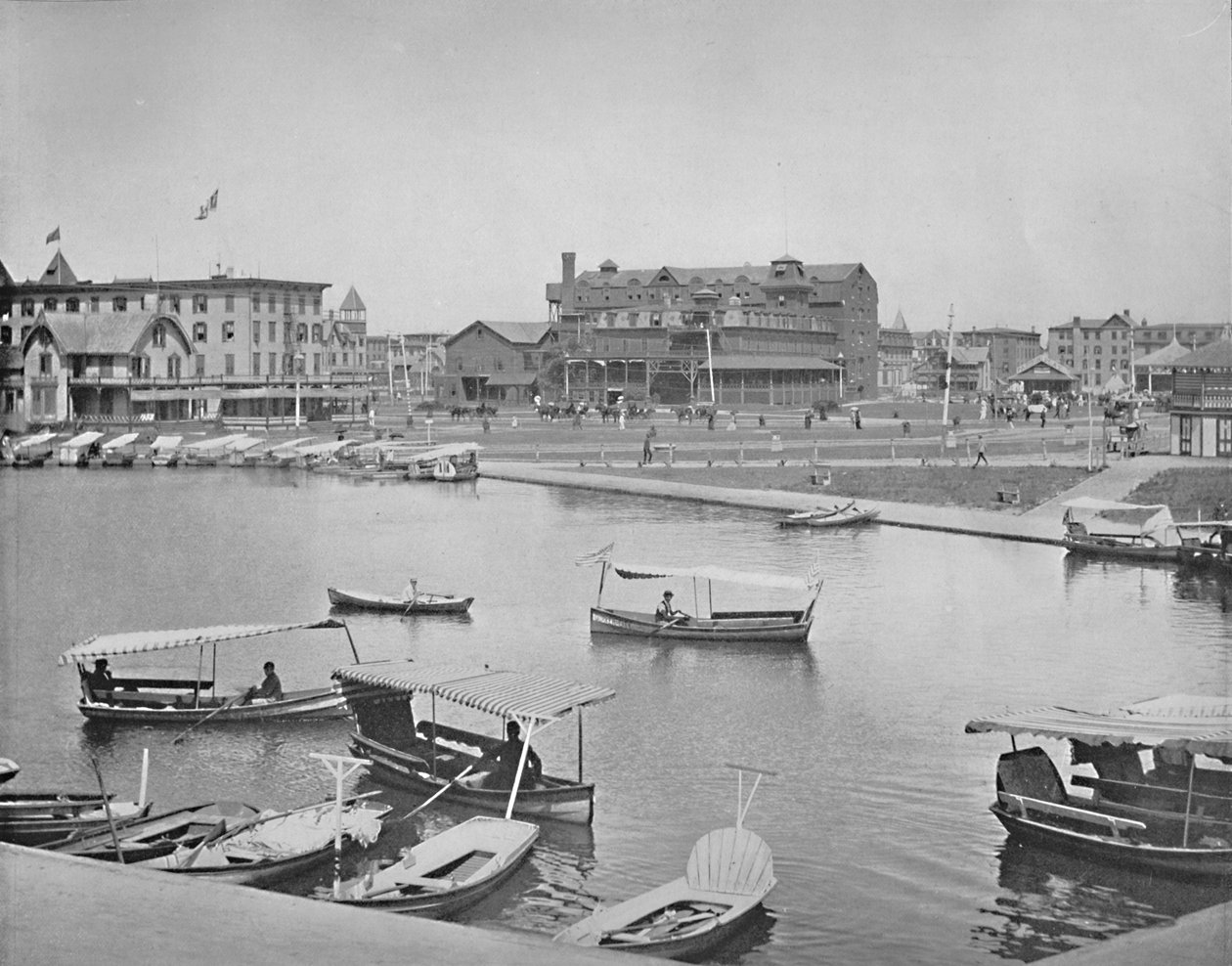 Wesley Lake ، Asbury Park ، New Jersey ، c1897. بواسطة غير معروف