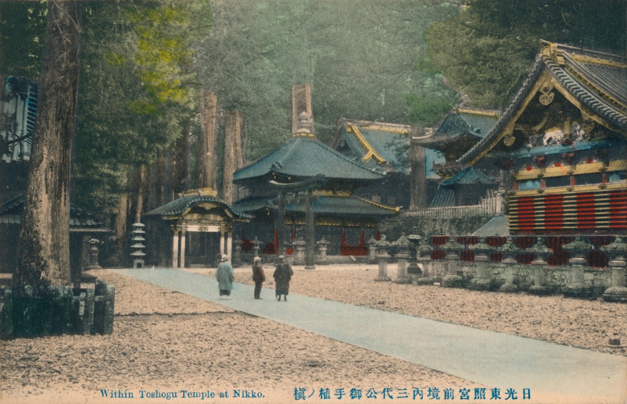 داخل معبد توشوغو في نيكو ، c1900 بواسطة غير معروف