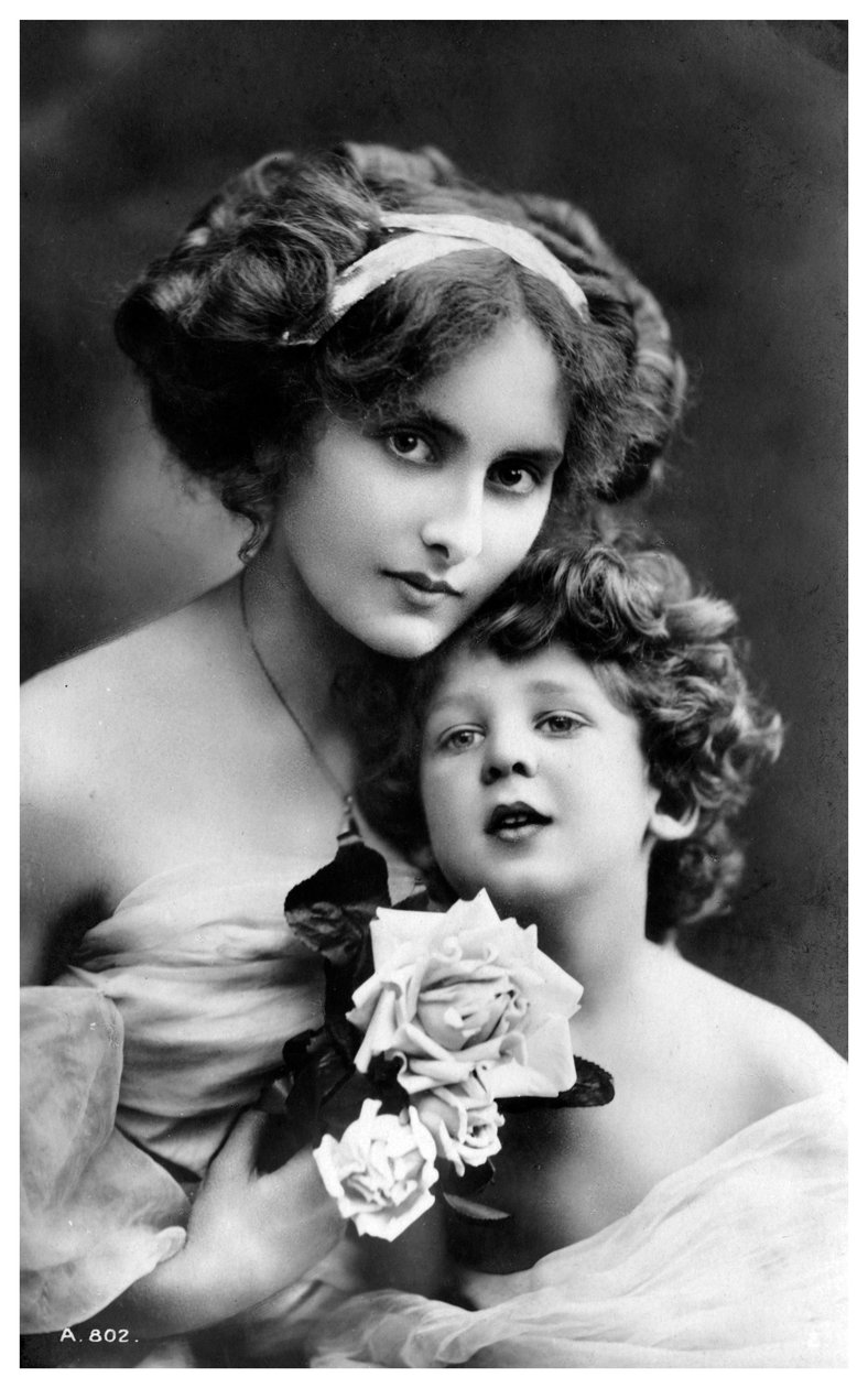 امرأة وطفل ، c1900-1919 بواسطة غير معروف