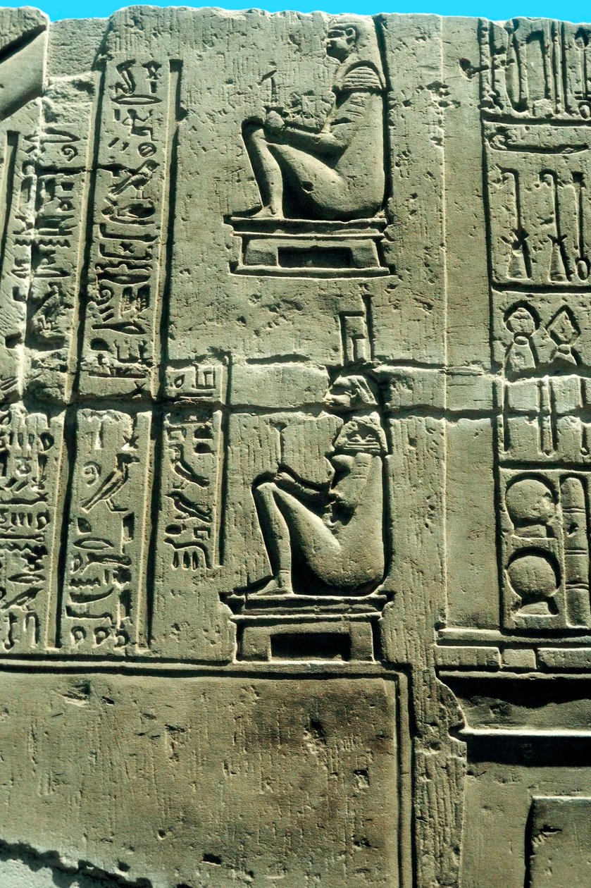 امرأة على كرسي الولادة ، نقش من الحجر الجيري المصري القديم من كوم أمبو بواسطة غير معروف