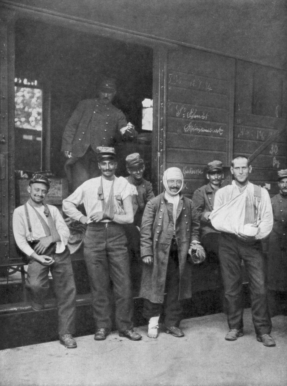 جرح جنود فرنسيون في طريقهم إلى المستشفى بالقطار فرنسا ، 1914 بواسطة غير معروف
