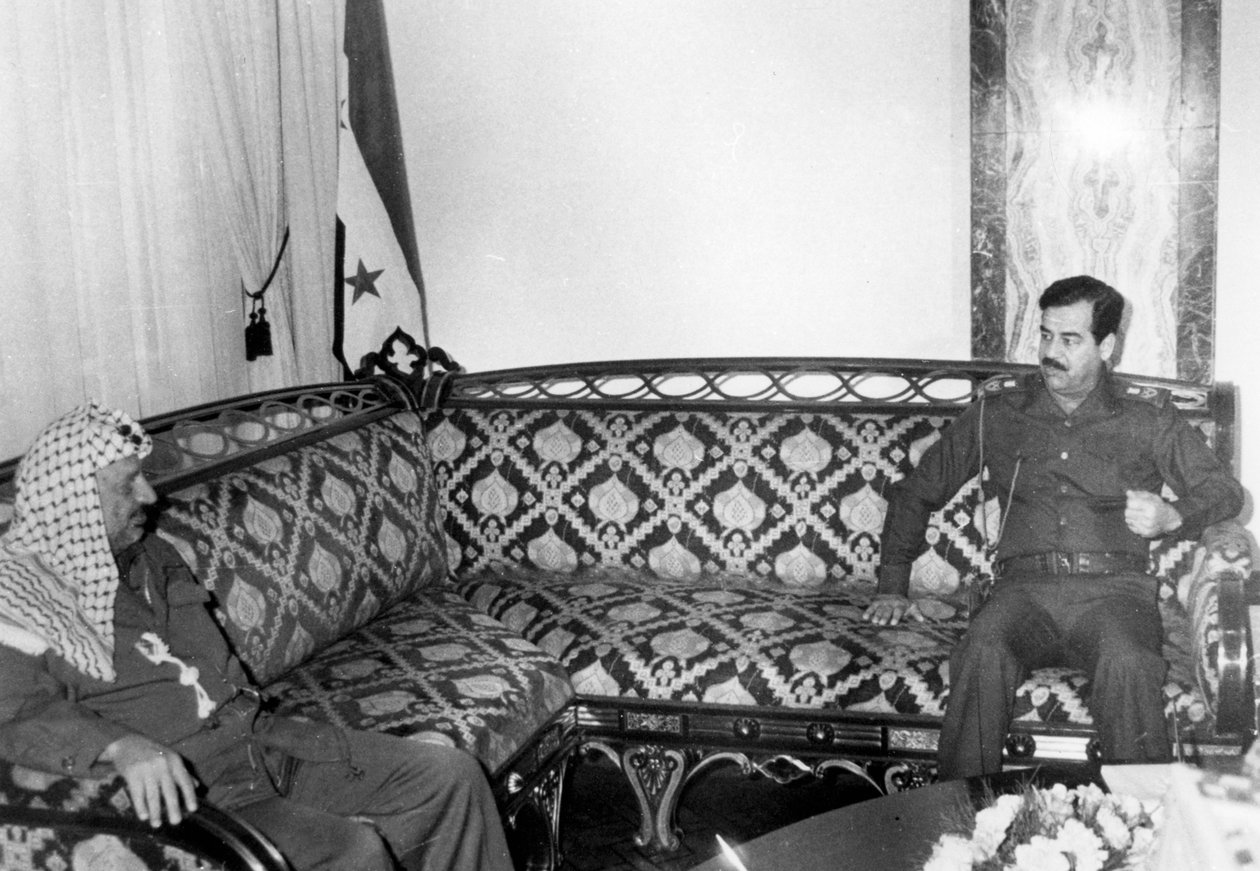 ياسر عرفات وصدام حسين ، العراق ، 1987 بواسطة غير معروف