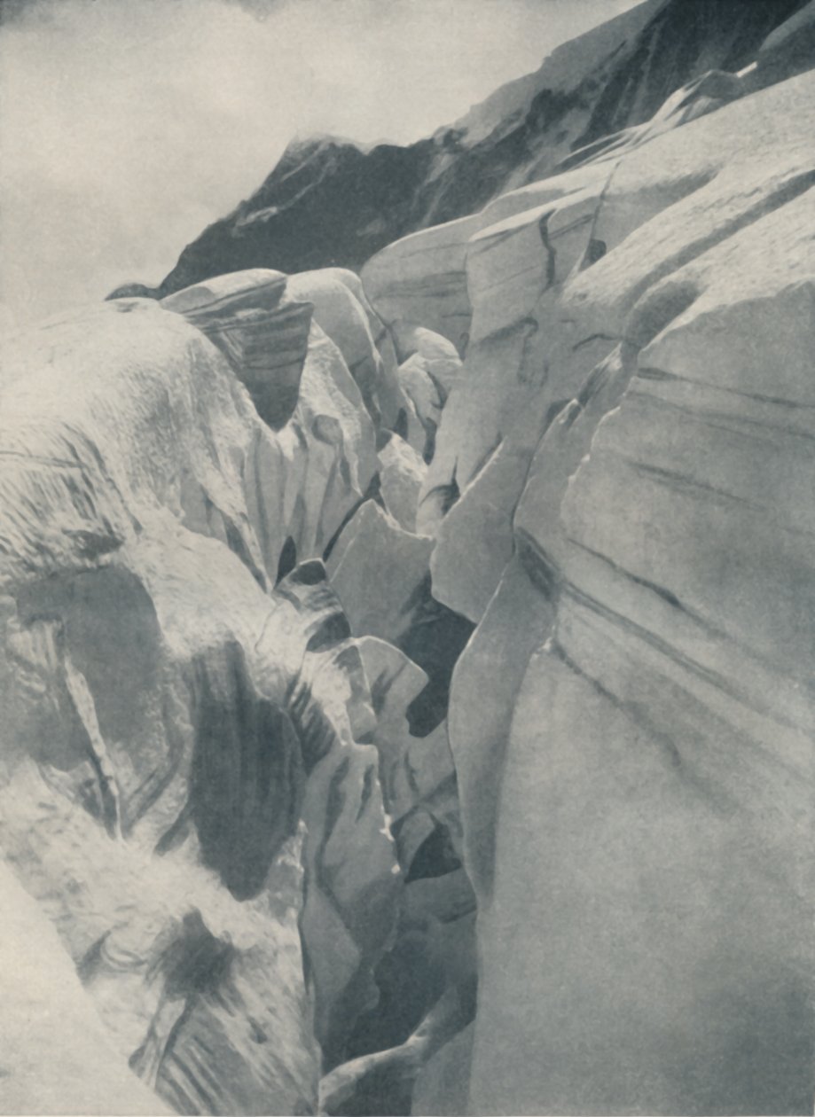 Yawning Crevasse By The Bergli Above Grindelwald ، c1935 بواسطة غير معروف