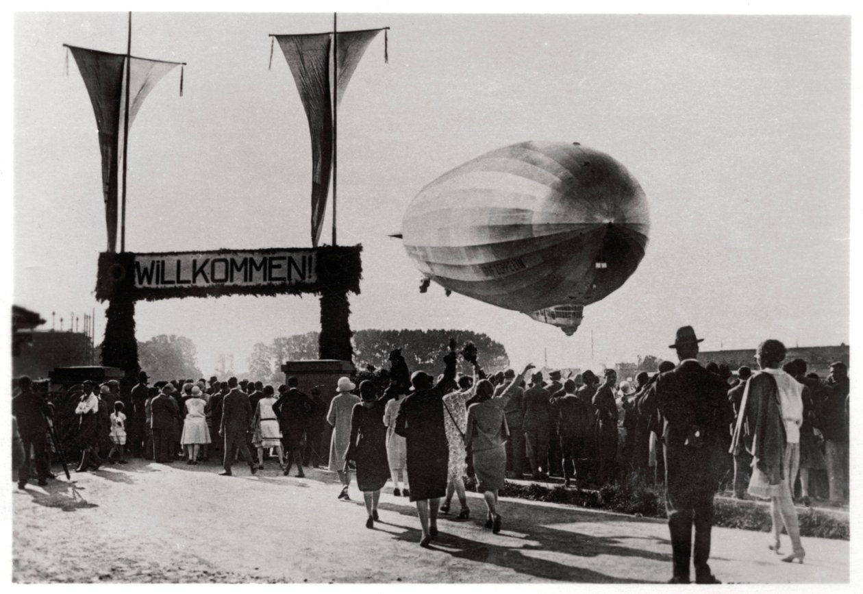 Zeppelin LZ 127 Graf Zeppelin يهبط في فريدريشهافين ، ألمانيا ، 1933 بواسطة غير معروف
