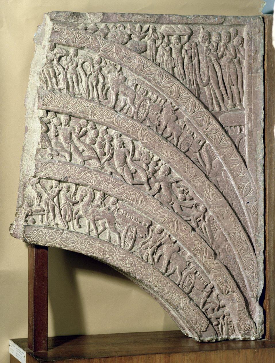 عتبة من بوابة ، حجر رملي أحمر ، Mathura ، UP ، القرن الثاني الميلادي بواسطة غير معروف غير معروف