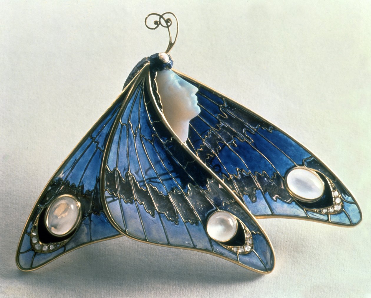 قلادة Art Nouveau على شكل فراشة ، c.1900 (المينا والحجر الأملس) بواسطة غير معروف غير معروف