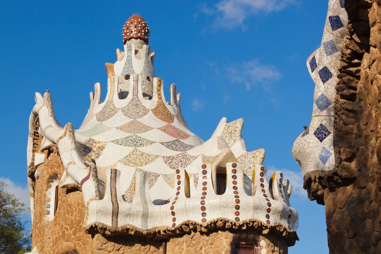 برشلونة، إسبانيا. تفاصيل الجناح عند مدخل Parc Güell. اليونسكو للتراث العالمي. بواسطة غير معروف غير معروف