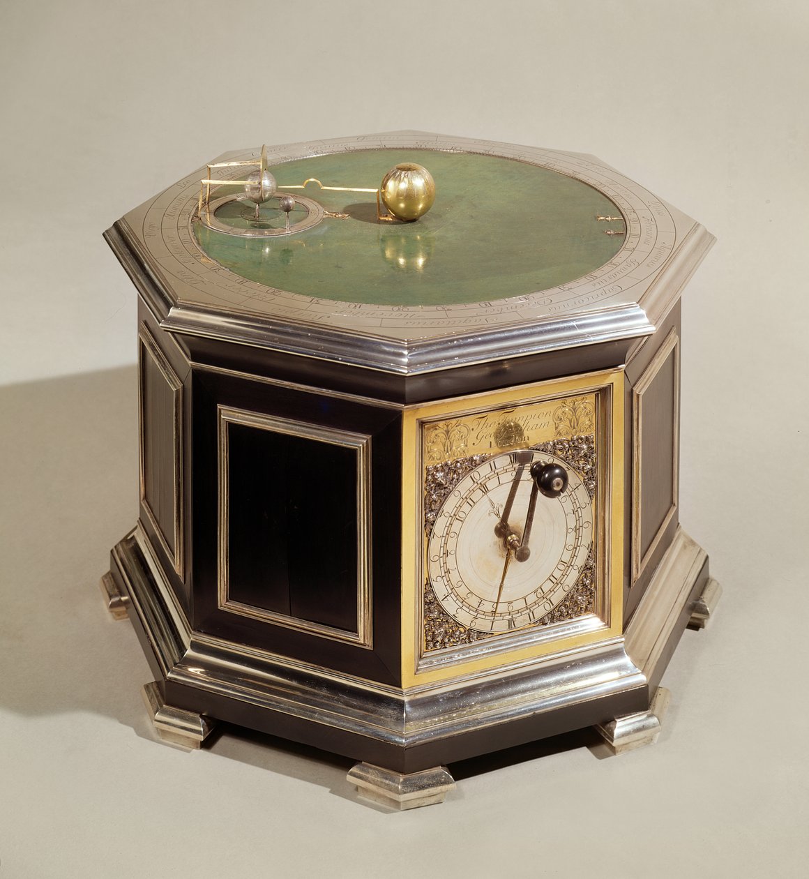Orrery من صنع توماس تومبيون (1639-1713) وجورج جراهام (1673-1751) 1710 بواسطة غير معروف غير معروف