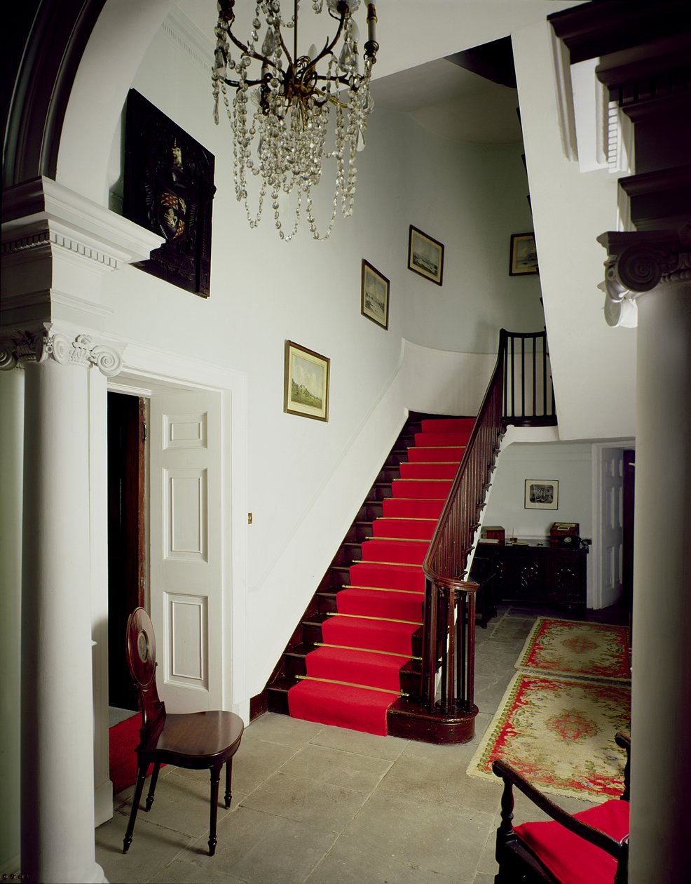 منظر للقاعة والسلالم في Belle Isle House ، بحيرة Windermere ، تم بناؤه 1774-c.1781 بواسطة غير معروف غير معروف