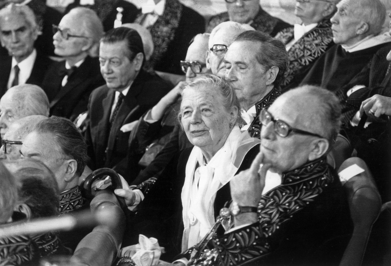 قبول Marguerite Yourcenar في Academie Françise في باريس في 22 يناير 1981: هنا مع موريس شومان بواسطة غير معروف غير معروف