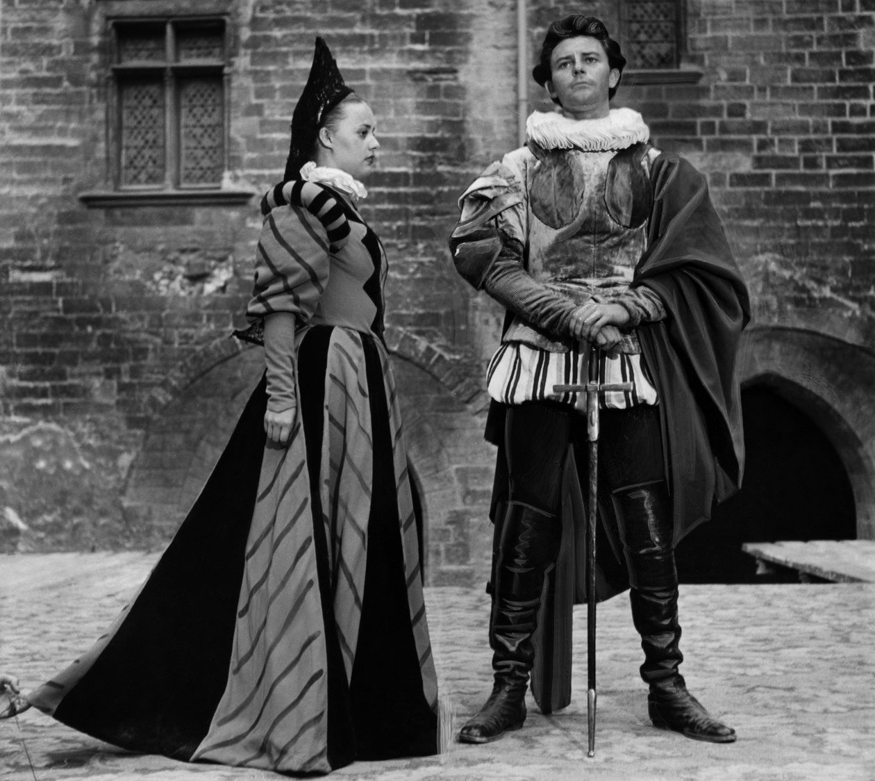 مسرحية El Cid التي أدتها جان مورو وجيرارد فيليب خلال مهرجان أفينيون المسرحي في يوليو 1951 بواسطة غير معروف غير معروف