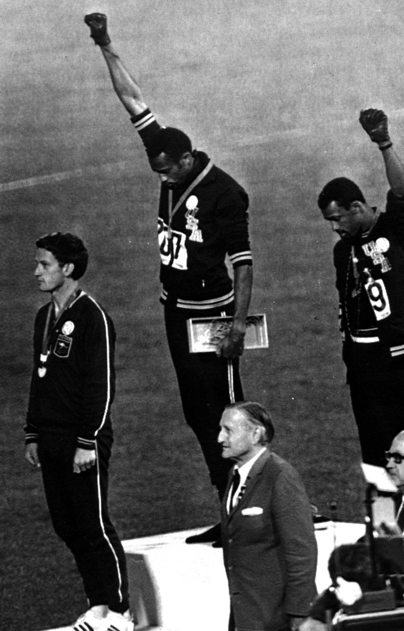 الفائزون بسباق 200 متر رجال على المنصة ، دورة الألعاب الأولمبية 1968 ، مكسيكو سيتي بواسطة غير معروف غير معروف