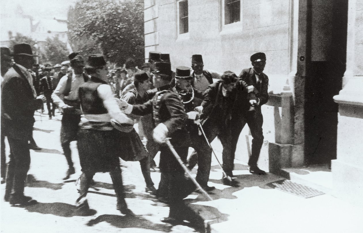 القاذفة القنبلة اعتقلت في سراييفو ، 1914 بواسطة غير معروف غير معروف