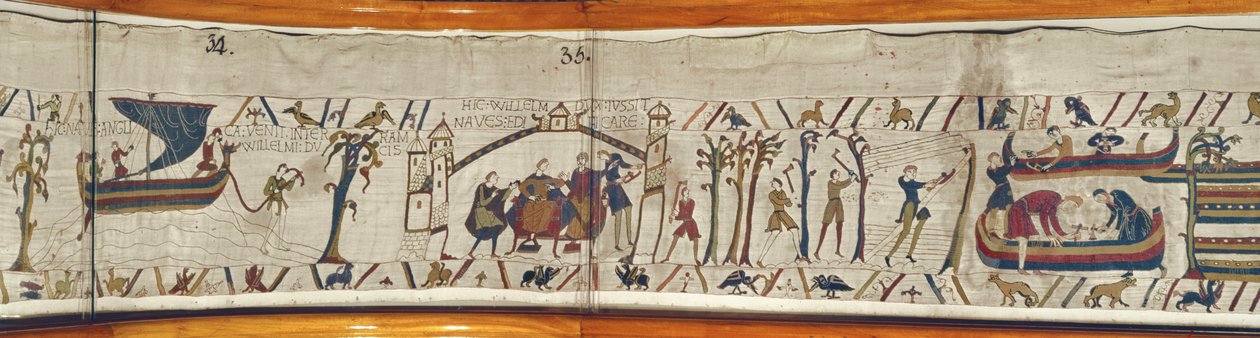 عندما يسمع دوق ويليام عن تتويج هارولد ، يأمر ببناء السفن استعدادًا للغزو ، Bayeux Tapestry بواسطة غير معروف غير معروف