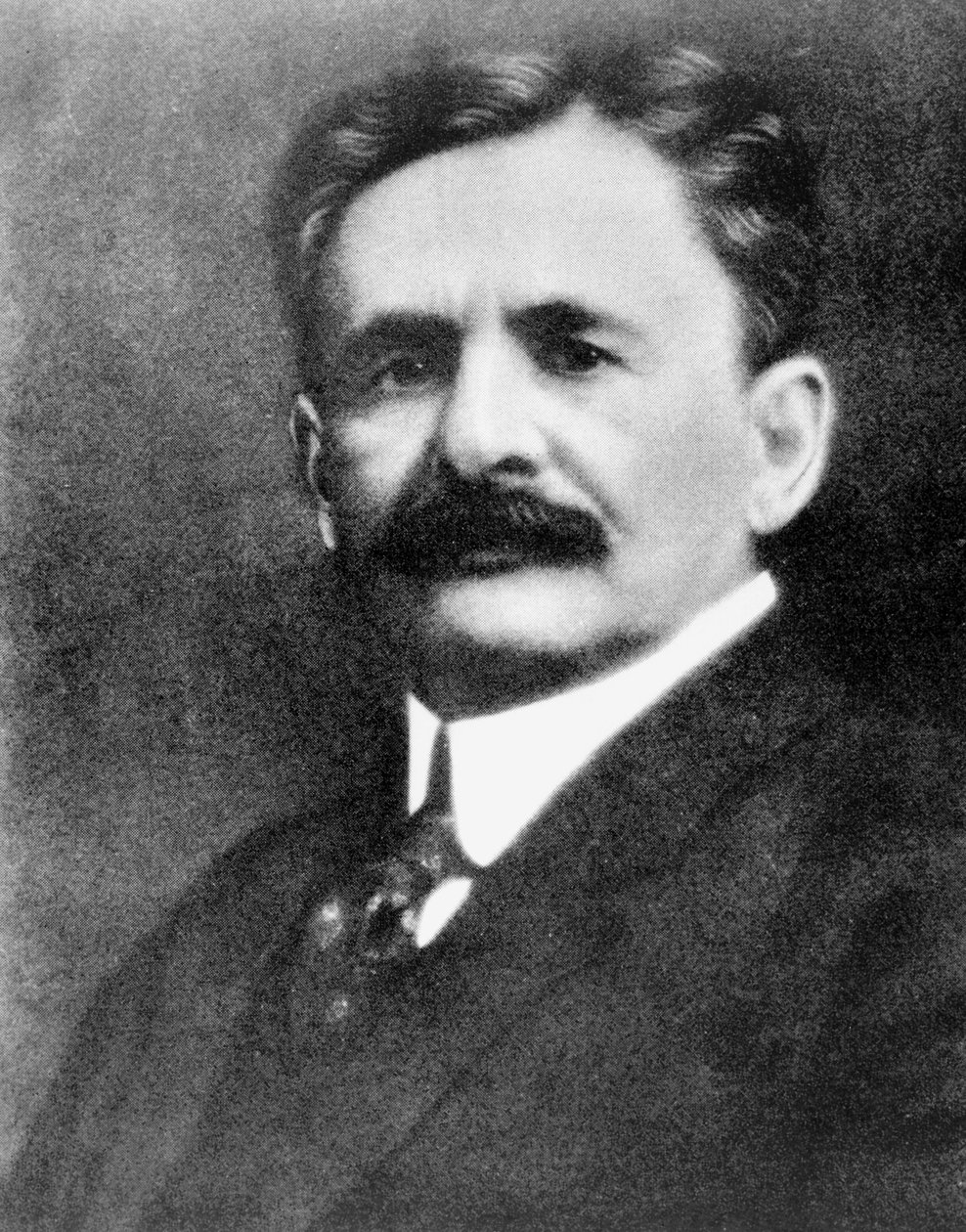 ألبرت أبراهام ميكلسون ، عالم فيزيائي أمريكي ، عام 1910 بواسطة غير معروف