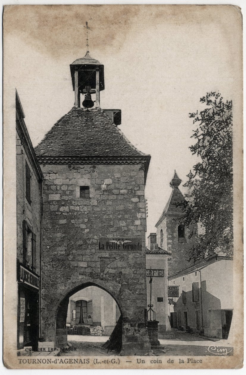Aquitaine ، Lot et Garonne (47) ، Tournon d'Agenais (Tournon-d'Agenais): ركن من أركان الساحة - بطاقة بريدية أواخر القرن التاسع عشر والعشرين بواسطة فنان غير معروف