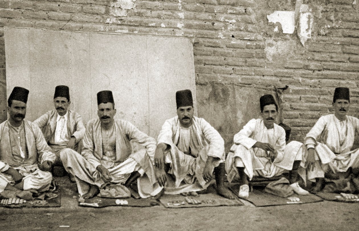  بواسطة فنان غير معروف