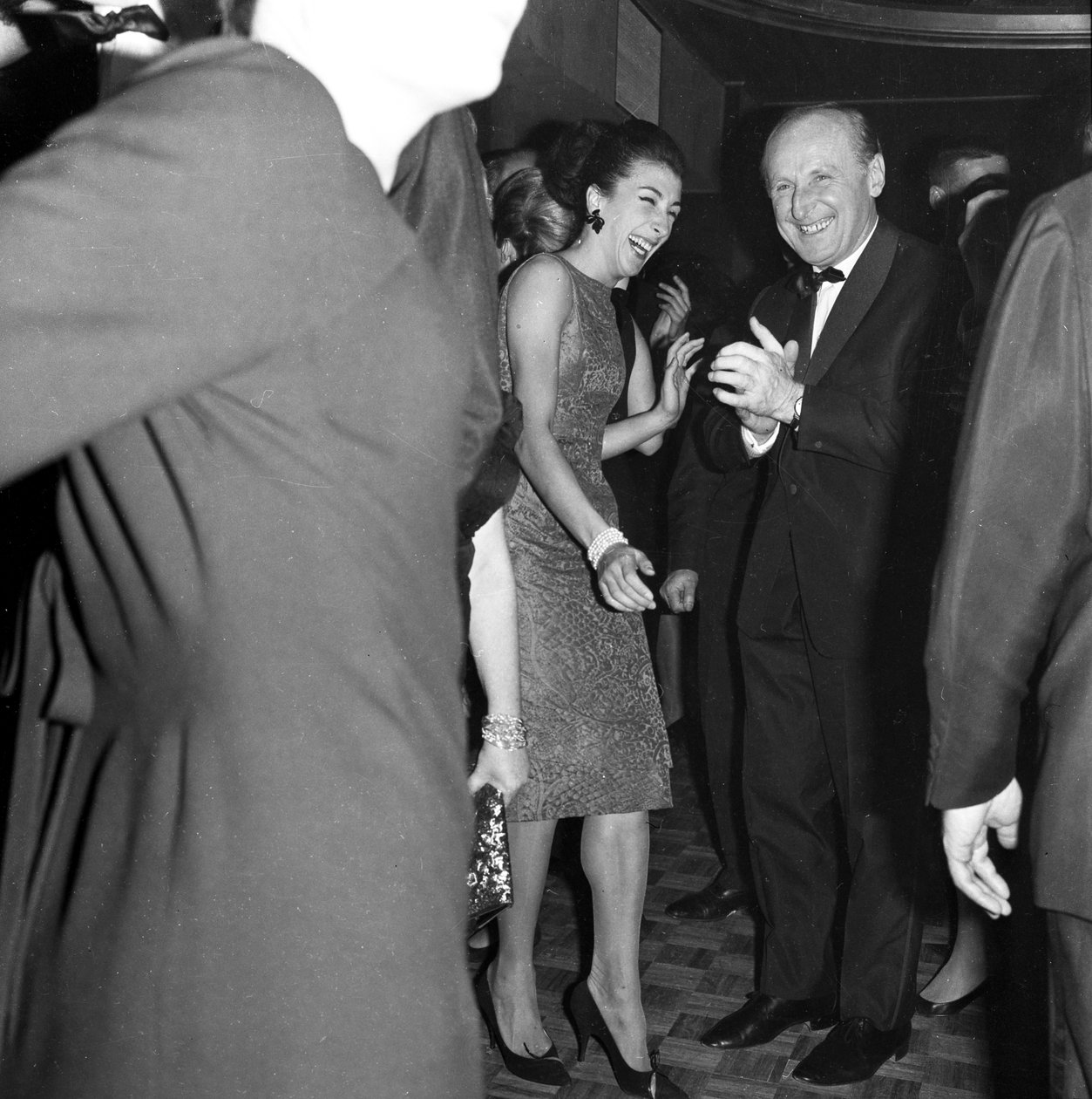 Bourvil في عرض Ye Ye في أولمبيا بواسطة فنان غير معروف