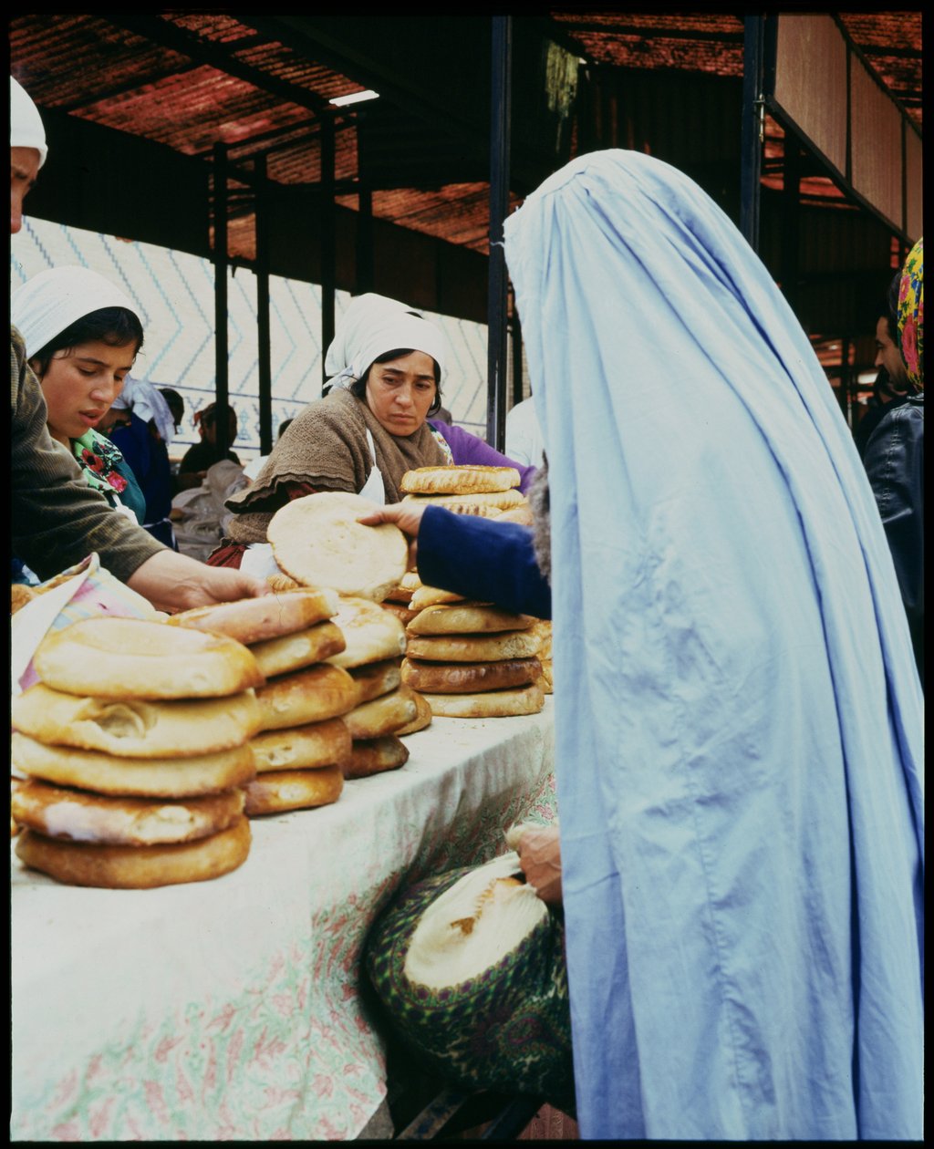 سوق الخبز (صورة) بواسطة غير معروف