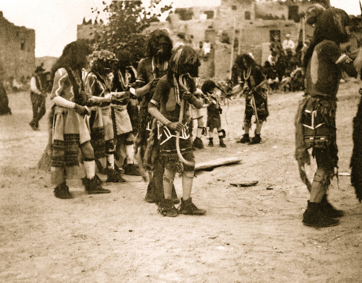 حمل الثعابين 1900 (صورة) بواسطة جون إرليندسون
