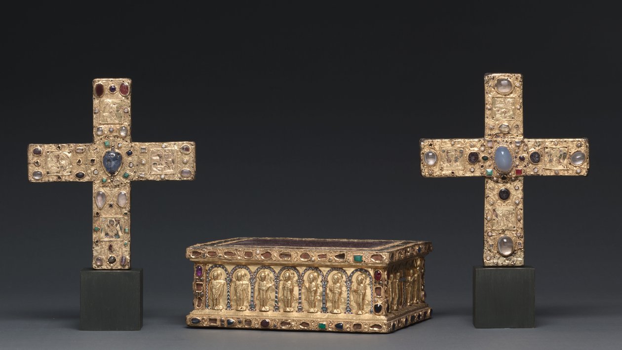 صليب احتفالي للكونتيسة جيرترود ، ساكسونيا السفلى ، c.1038 ، حقيبة ريكواراري ، 1200s وصليب الاحتفالية للكونت ليودولف ، بعد وقت قصير من 1038 بواسطة غير معروف